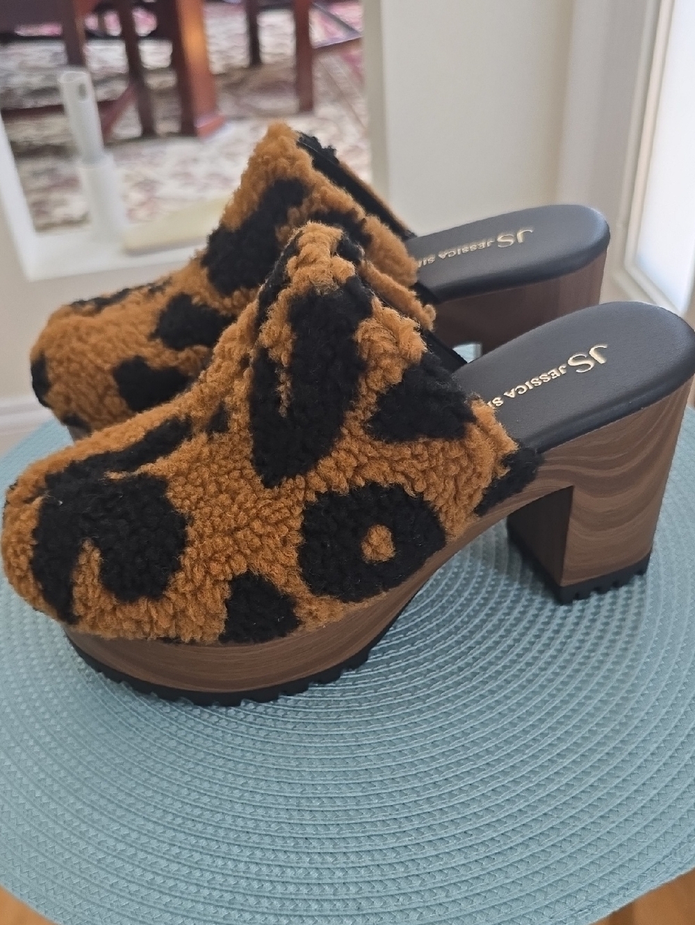 JESSICA SIMPSON BRAND WOMEN'S  LEOPARD PRINT HIGH THICK CLOG HEELS SHOES SIZE 6